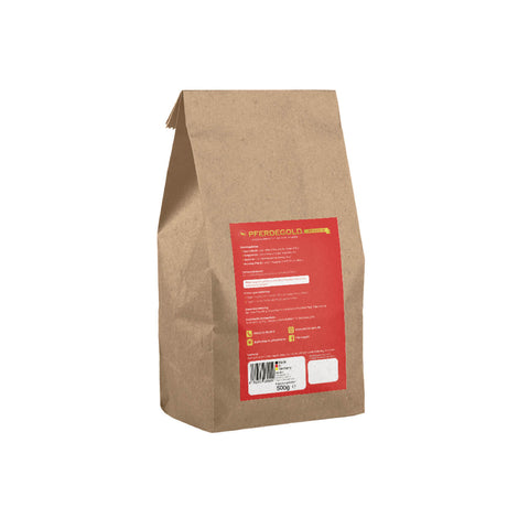 Die Pferdegold Muskeln Probepackung ist eine braune Papiertüte mit einem roten Etikett auf der Rückseite, die aufrecht auf weißem Hintergrund abgebildet ist - ideal, um den Muskelaufbau zu unterstützen und die Ausdauer zu fördern.