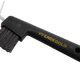 Der Gratis Hufauskratzer von Pferdegold® ist eine schwarze Hufreinigungsbürste mit einem gebogenen Metallpickel und dem Schriftzug "Pferdegold®" in Gold auf dem Griff.