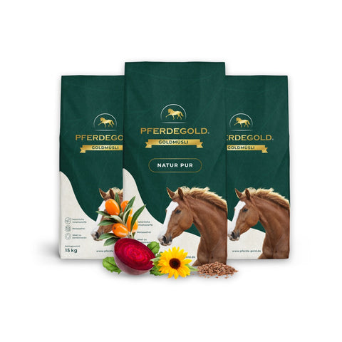 Drei Säcke Pferdegold® 3 für 2 - Goldmüsli Kräuterglück Pferdefutter mit Pferdebildern und natürlichen Inhaltsstoffen auf der Verpackung.