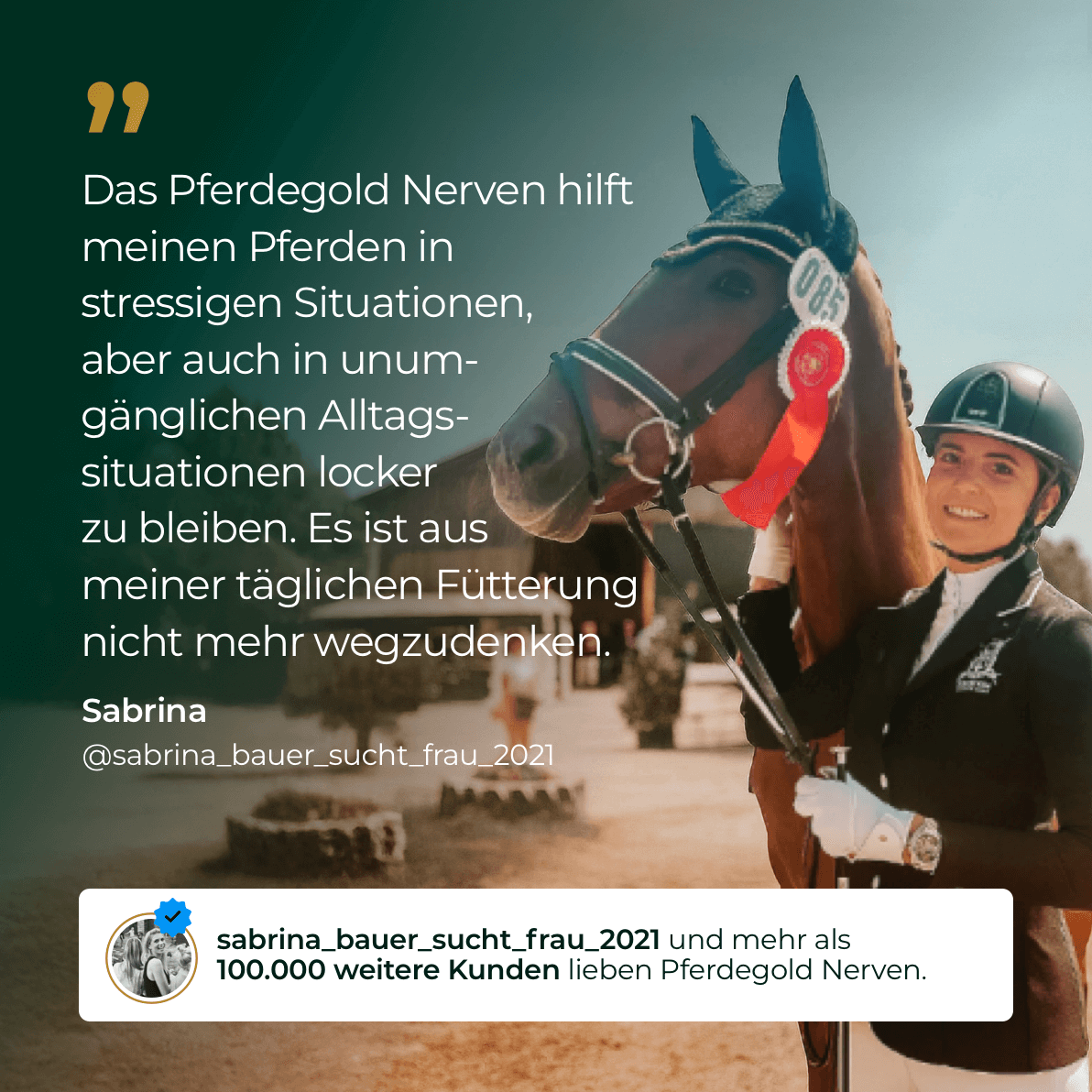 Eine lächelnde Reiterin mit Pferd wirbt für Pferdegold® Nerven+ mit Tryptophan 3für2 - die optimale Unterstützung für starke Nerven und mehr Gelassenheit im Turnieralltag.