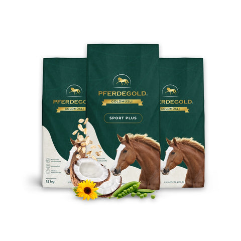 Drei Pferdegold® "3 für 2 - Goldmüsli Sport Plus" Beutel mit Pferde-, Erbsen-, Sonnenblumen-, Hafer- und Kokosnussmotiven - perfekt für Muskelaufbau und Energie.